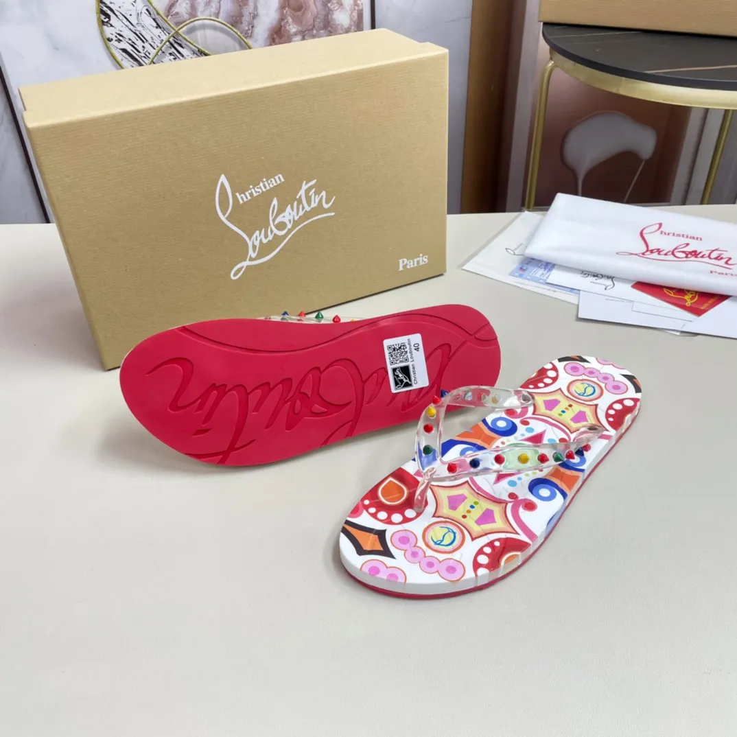 [CL red sole shoes] P: 300💰 size 38-45 Men's classic slippers, made on the official website 1:1, the original factory specializes in original materials ➖ OEM 3D printing pattern production ➖ Original color nails, ultra-light non-slip outsole. Super fashionable and super comfortable, handsome on the feet, a must-have for men in summer! !